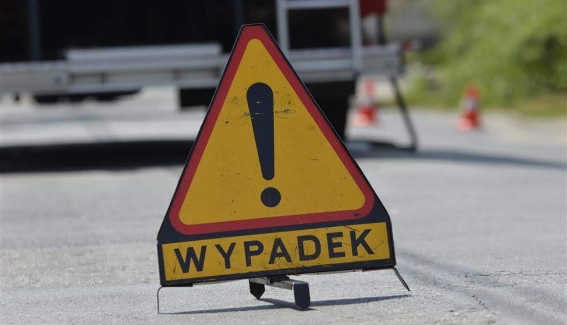 Znak ostrzegający przed wypadkiem drogowym
