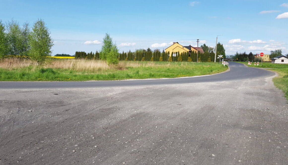 Droga w Czernikowie przeznaczona do remontu