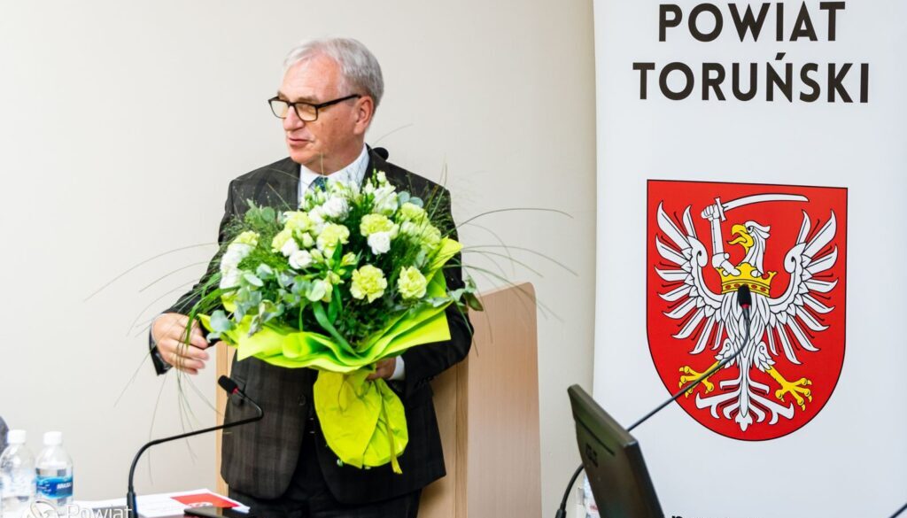 Starosta toruński Marek Olszewski dziękuje radnym na jednogłośne udzielenie wotum zaufania