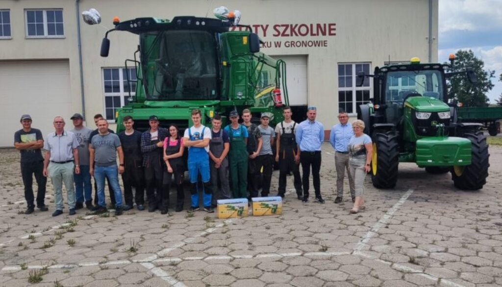 Kombajn rolniczy trafił do ZS CKU w Gronowie