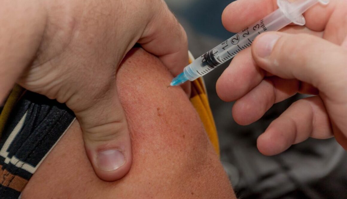 Szczepienia przeciw grypie dla seniorów. Jutro rusza rejestracja