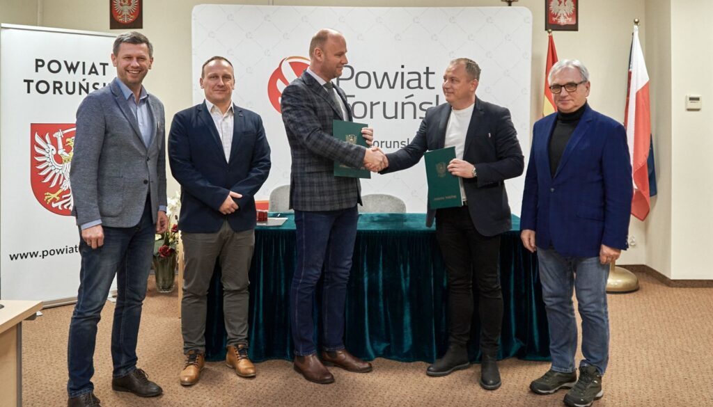 Podpisanie umowy w Starostwie Powiatowym w Toruniu