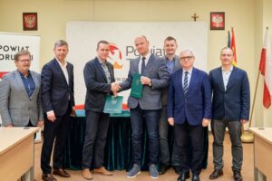 Podpisanie umowy na rozbudowę drogi w Starostwie Powiatowym w Toruniu