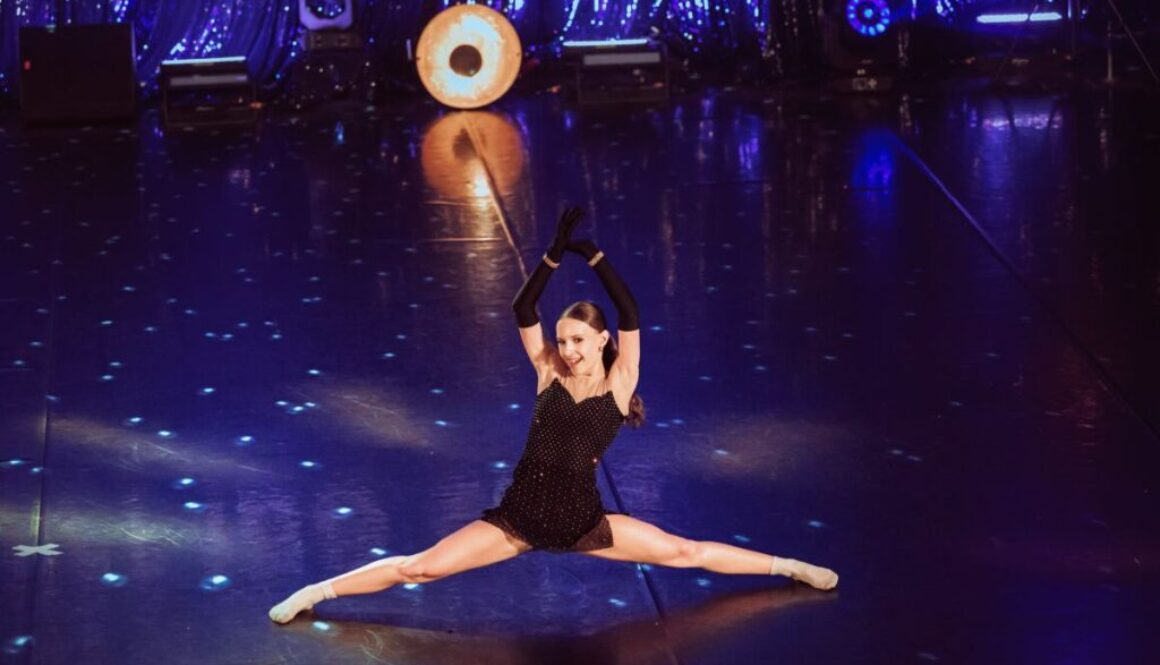 Amelia Wierzba w trakcie tanecznego występu turniejowego
