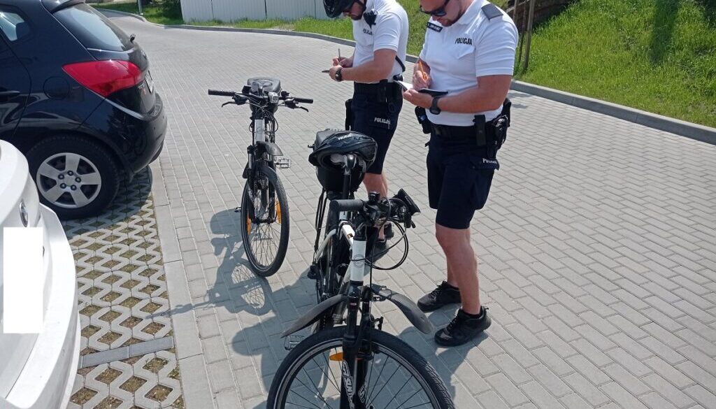 Policjanci z Chełmna patrolują ulice na rowerach