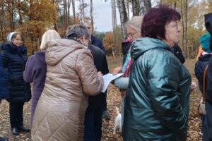 Protest mieszkańców w sprawie wycinki lasu brzozowego w Złotorii(1)