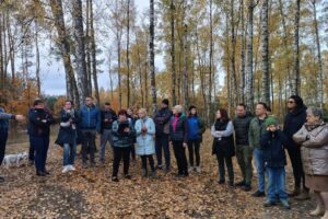 Protest mieszkańców w sprawie wycinki lasu brzozowego w Złotorii